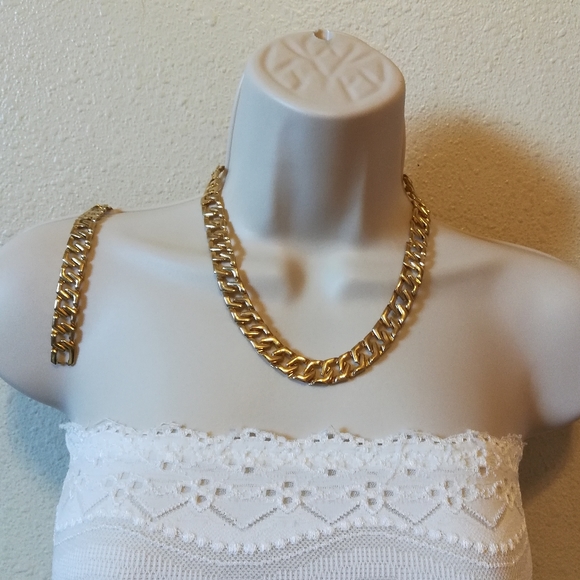 Other - Vintage Gold Tone Chunky Necklace